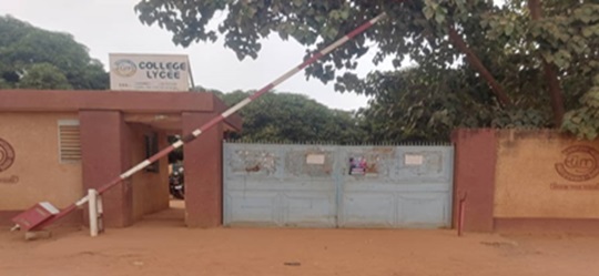 dévantures de l'école